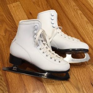 CCM Pirouette Ice Skates